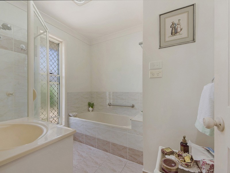 54 Winders Place, Banora Point NSW 2486