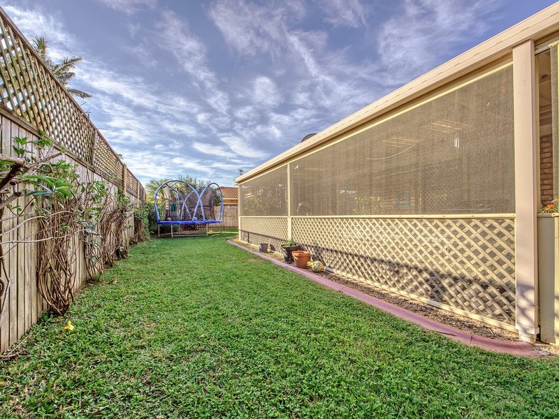 27 Riversdale Boulevard, Banora Point NSW 2486