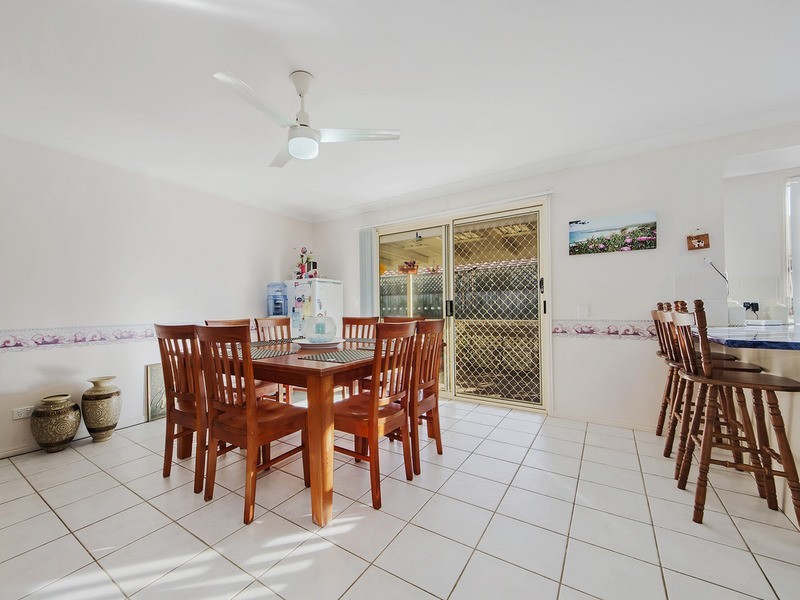 27 Riversdale Boulevard, Banora Point NSW 2486