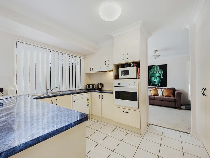 27 Riversdale Boulevard, Banora Point NSW 2486