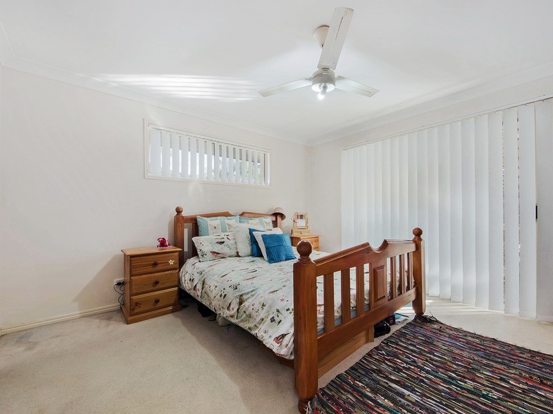 27 Riversdale Boulevard, Banora Point NSW 2486