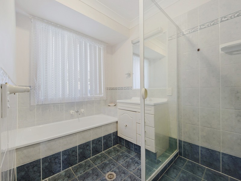27 Riversdale Boulevard, Banora Point NSW 2486