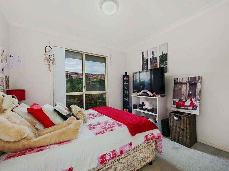 27 Riversdale Boulevard, Banora Point NSW 2486