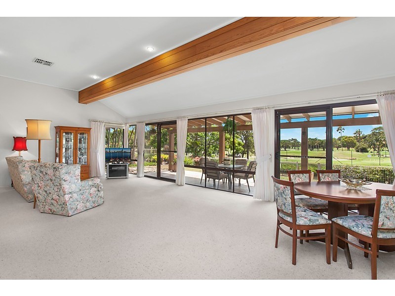 10 Huntingdale Place, Banora Point NSW 2486