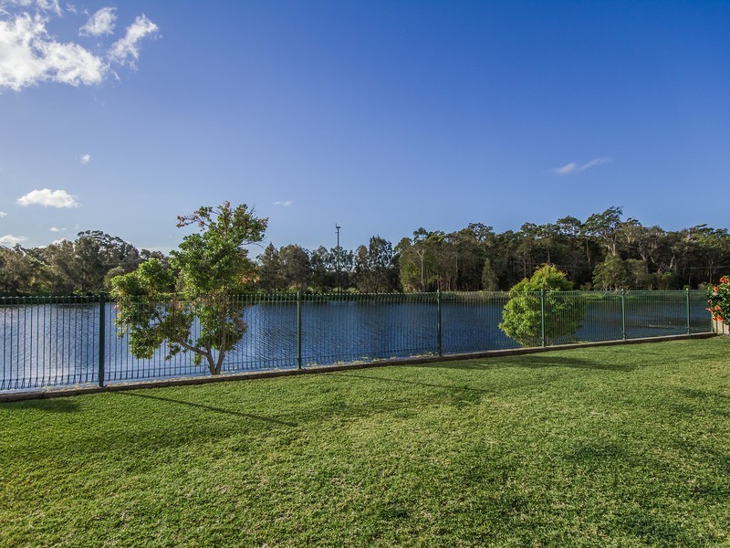 70 Riversdale Boulevard, Banora Point NSW 2486