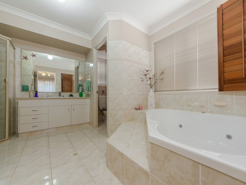 70 Riversdale Boulevard, Banora Point NSW 2486