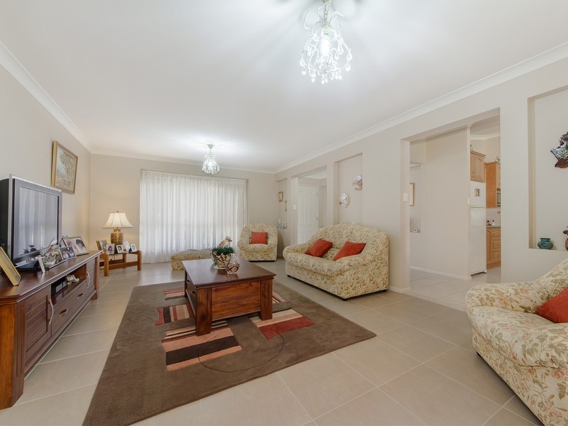 70 Riversdale Boulevard, Banora Point NSW 2486
