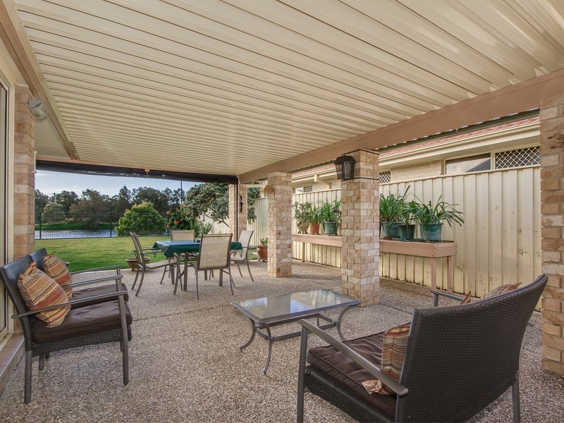 70 Riversdale Boulevard, Banora Point NSW 2486