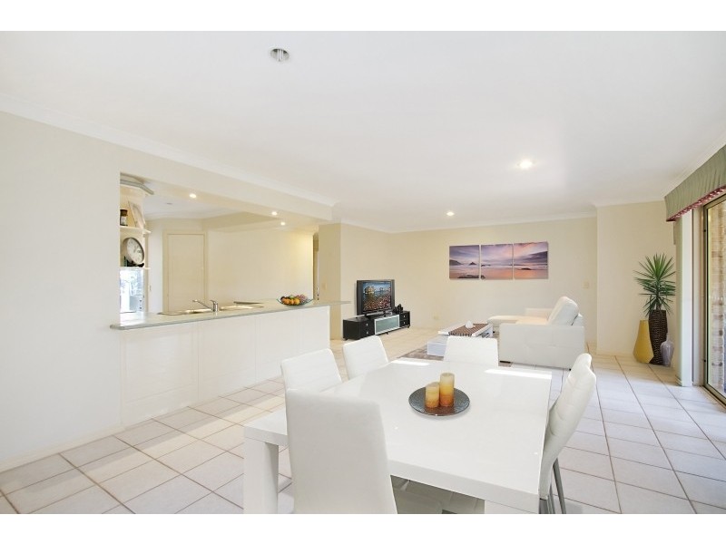 24 Narara Crescent, Banora Point NSW 2486