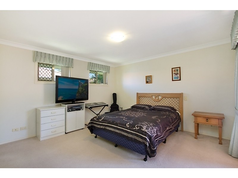 24 Narara Crescent, Banora Point NSW 2486