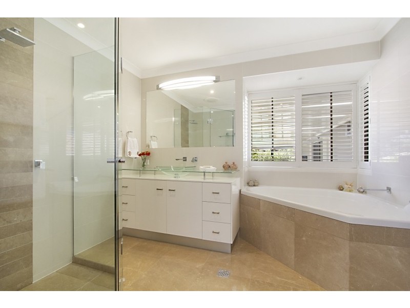 15 Oakland Parade, Banora Point NSW 2486