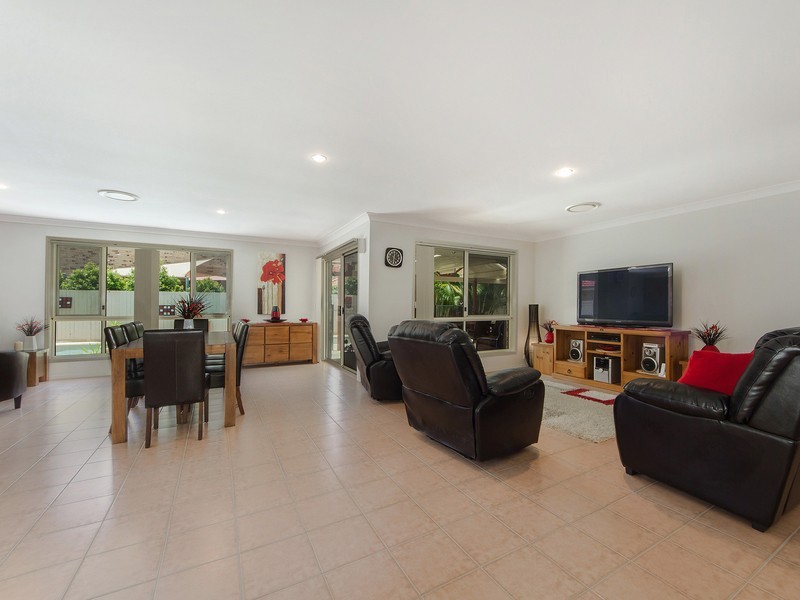 71 Avondale Drive, Banora Point NSW 2486