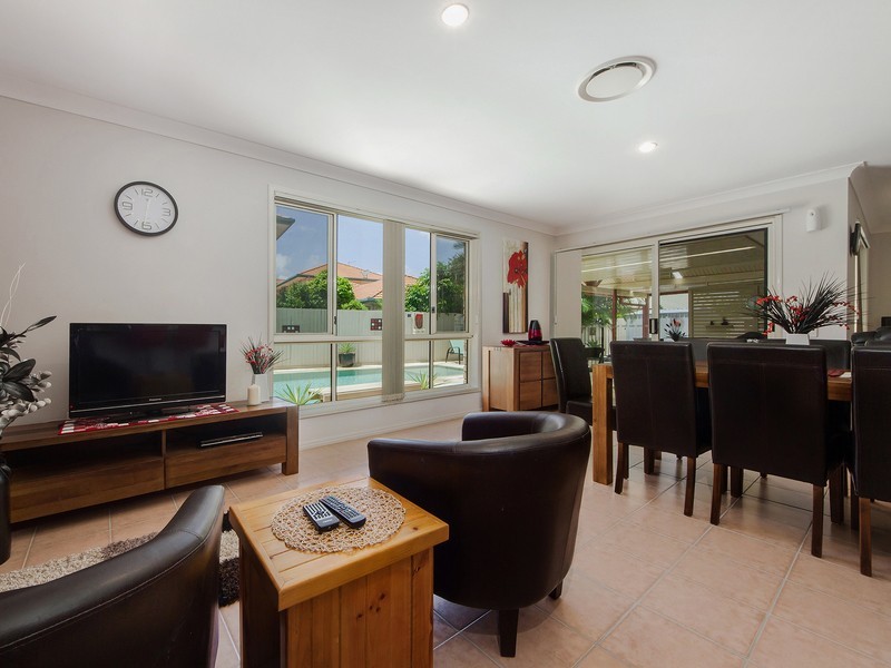 71 Avondale Drive, Banora Point NSW 2486