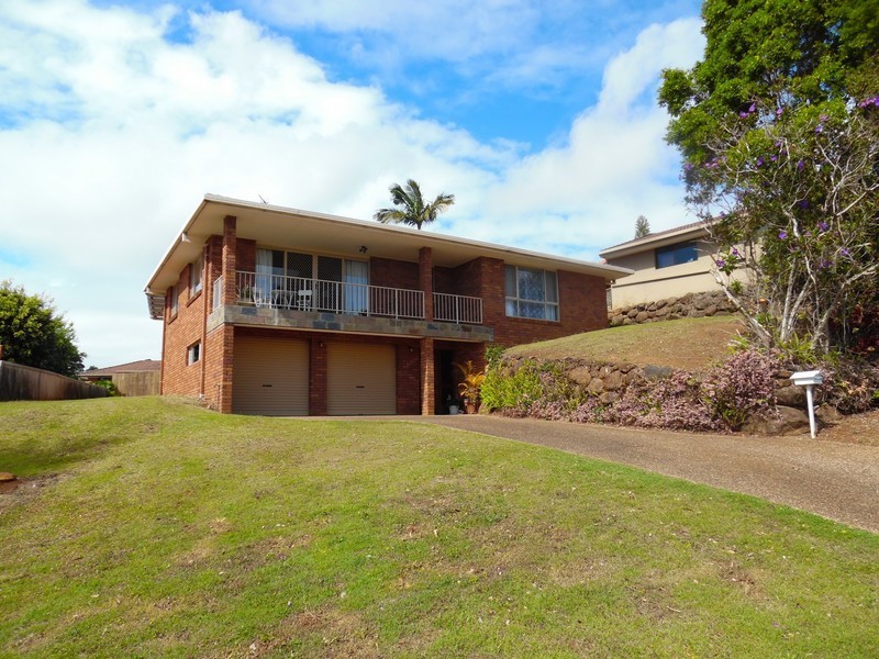 44 Castlecrag Avenue, Banora Point NSW 2486