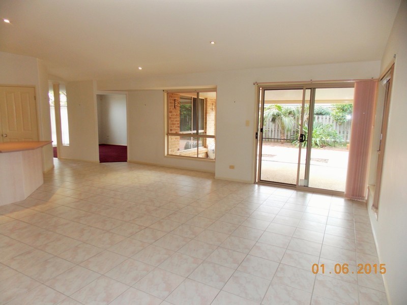 90 Avondale Drive, Banora Point NSW 2486