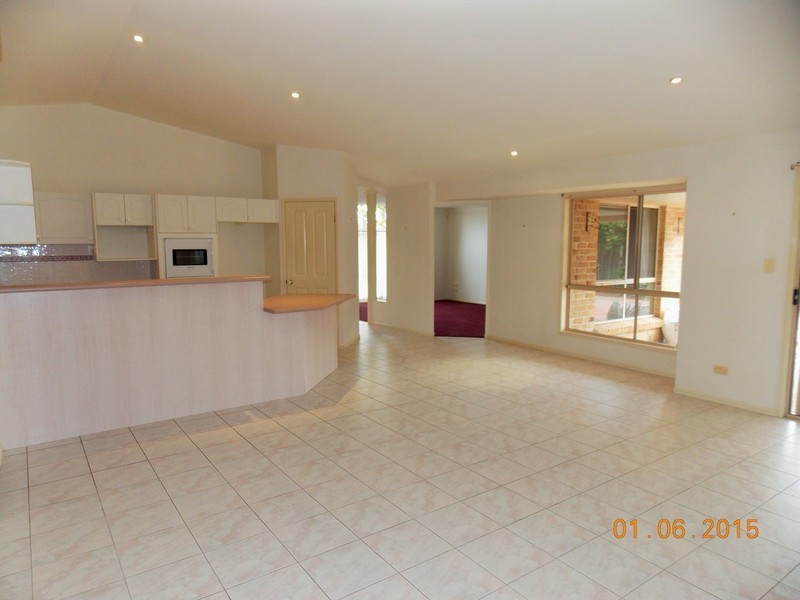 90 Avondale Drive, Banora Point NSW 2486