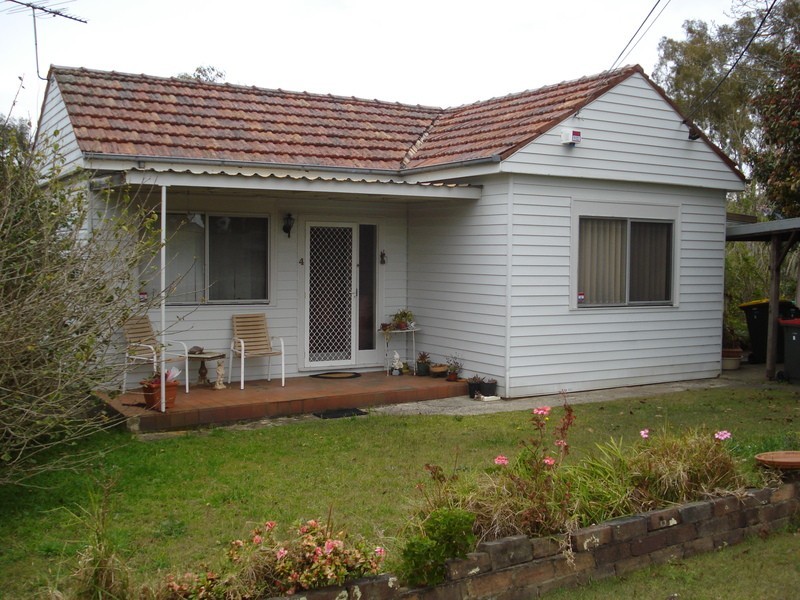 4 Flora Avenue, Mount Colah NSW 2079
