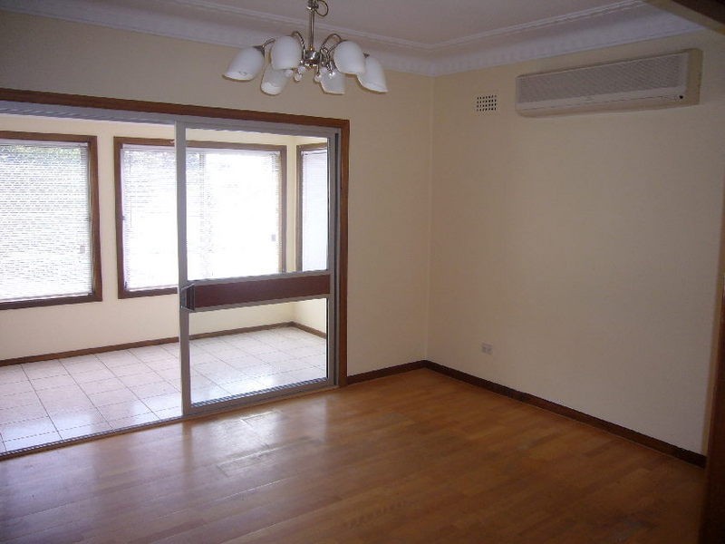 3 Georges Crescent, Roselands NSW 2196