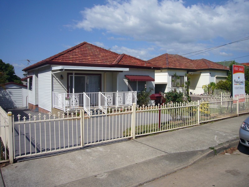 11 Roseland Avenue, Roselands NSW 2196