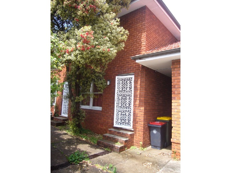 2/33 Bungalow Road, Roselands NSW 2196