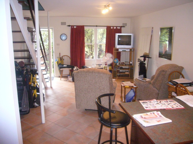 2/33 Bungalow Road, Roselands NSW 2196