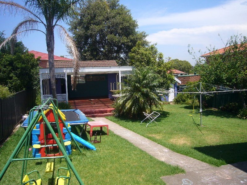 28 Albion Street, Roselands NSW 2196