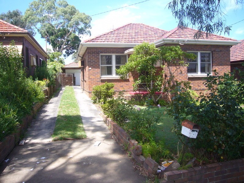 25 Allambee Crescent, Beverly Hills NSW 2209