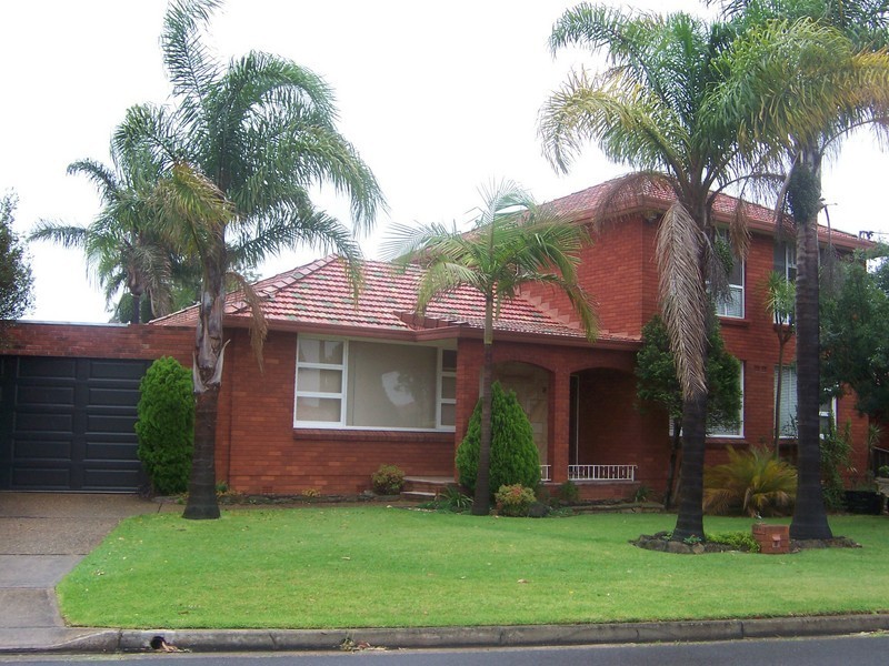 8 Austin Avenue, Beverly Hills NSW 2209