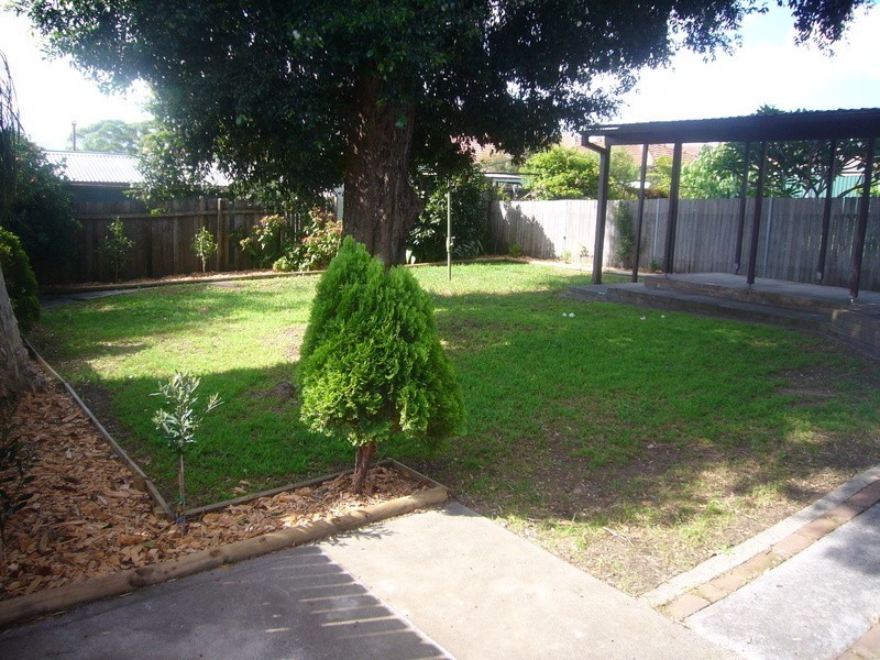 16 Meadowlands Road, Peakhurst NSW 2210