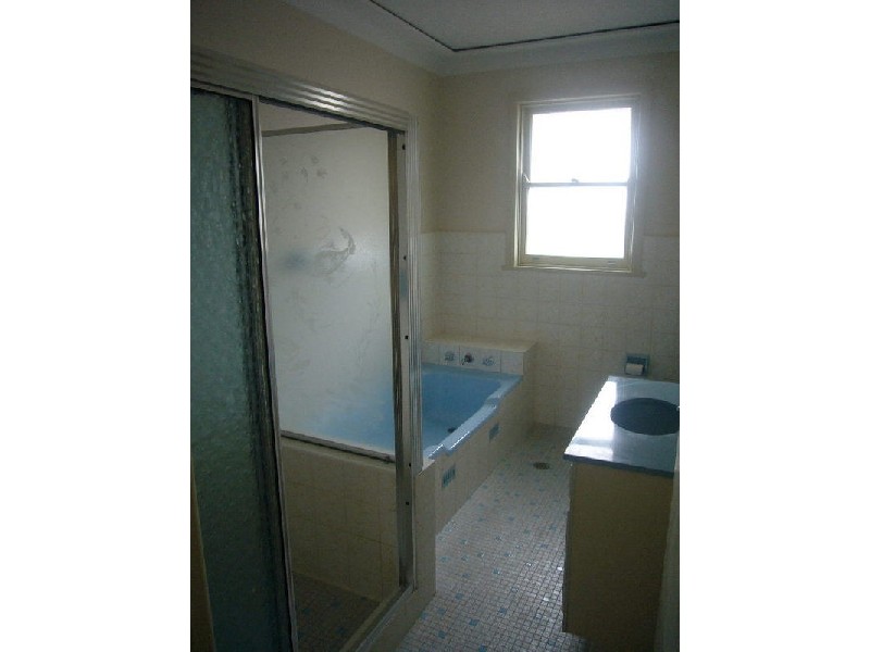 10 Enid Avenue, Roselands NSW 2196