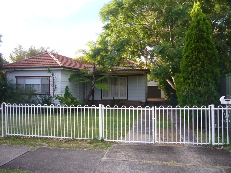 1 Earls Avenue, Riverwood NSW 2210