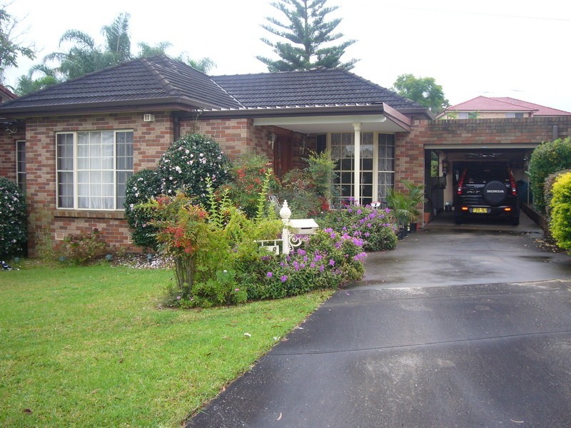 8 Leon Avenue, Roselands NSW 2196