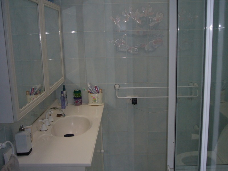 8 Leon Avenue, Roselands NSW 2196