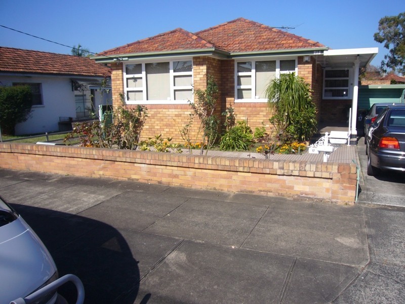 17 Frederick Avenue, Beverly Hills NSW 2209