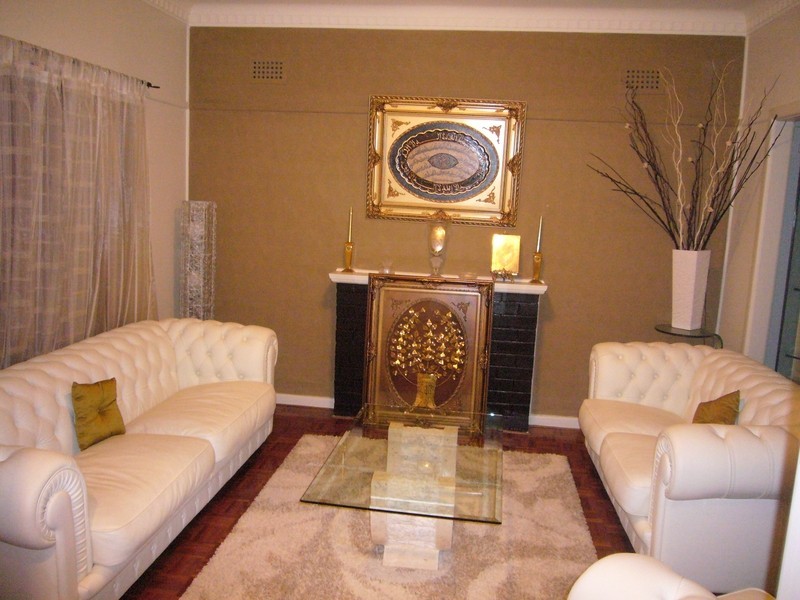 4 Georges Crescent, Roselands NSW 2196