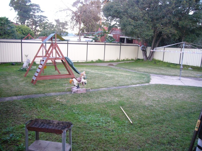 4 Georges Crescent, Roselands NSW 2196