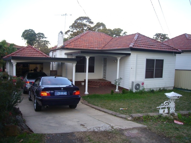 4 Georges Crescent, Roselands NSW 2196