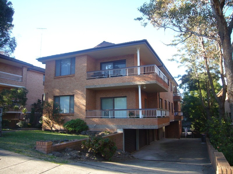 1/6 Hillcrest Avenue, Hurstville NSW 2220