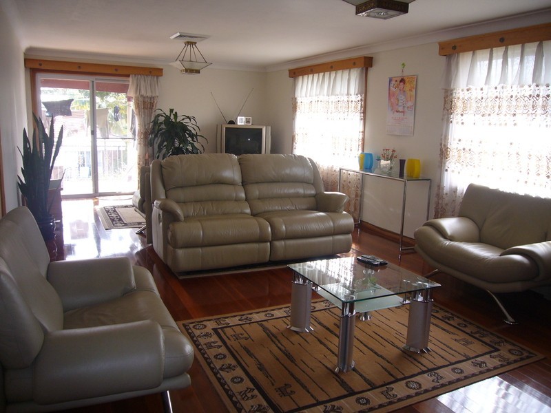 10 Warne Crescent, Beverly Hills NSW 2209