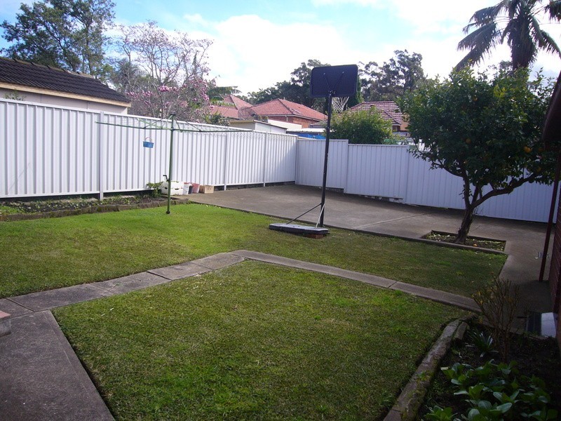 10 Warne Crescent, Beverly Hills NSW 2209