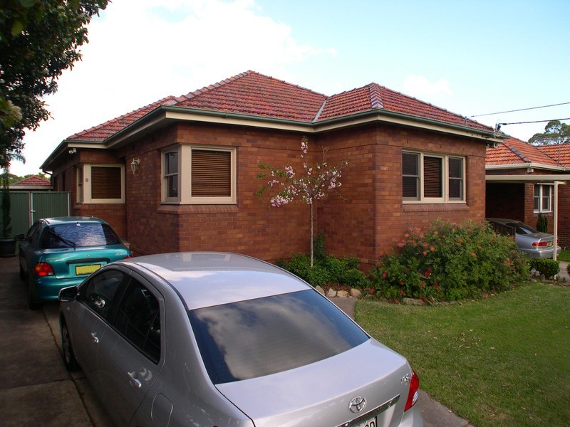 8 Welfare Avenue, Beverly Hills NSW 2209