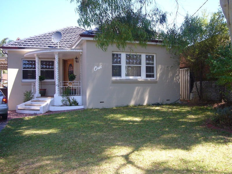 1 Warne Crescent, Beverly Hills NSW 2209