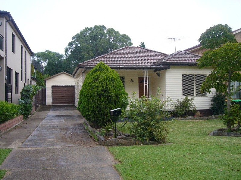 41 William Road, Riverwood NSW 2210