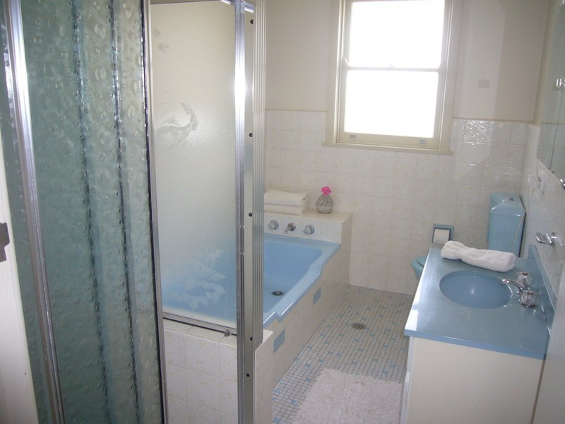 10 Enid Avenue, Roselands NSW 2196