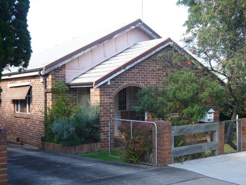 64 Canarys Road, Roselands NSW 2196