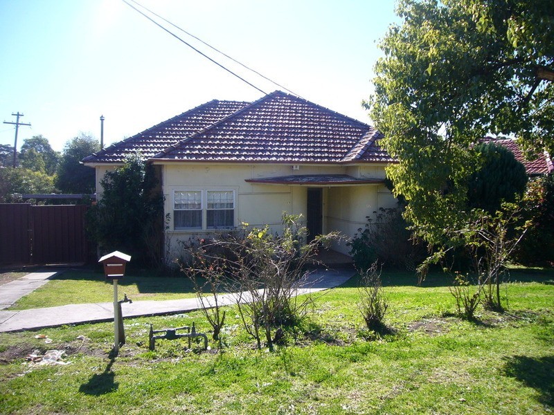 17 Penshurst Road, Roselands NSW 2196
