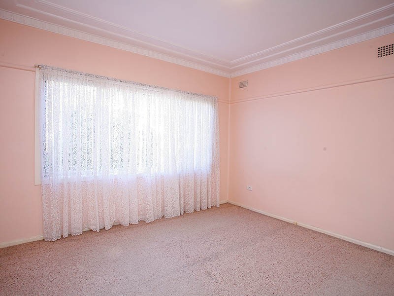 229 Moorefields Road, Roselands NSW 2196