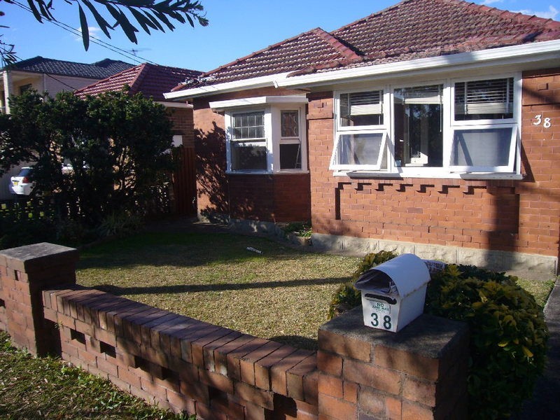 38 Lee Avenue, Beverly Hills NSW 2209