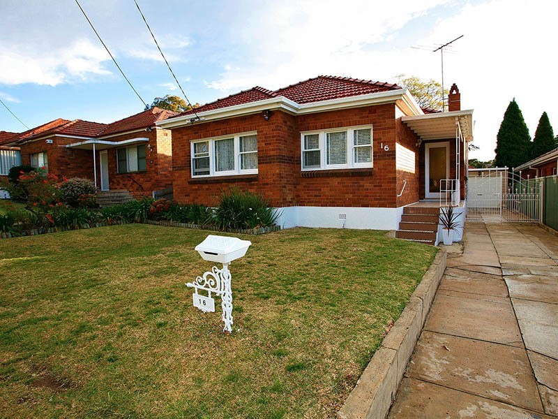 16 Cooloongatta Road, Beverly Hills NSW 2209