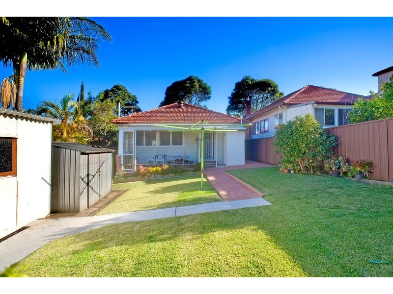 40 Rosebank Avenue, Kingsgrove NSW 2208